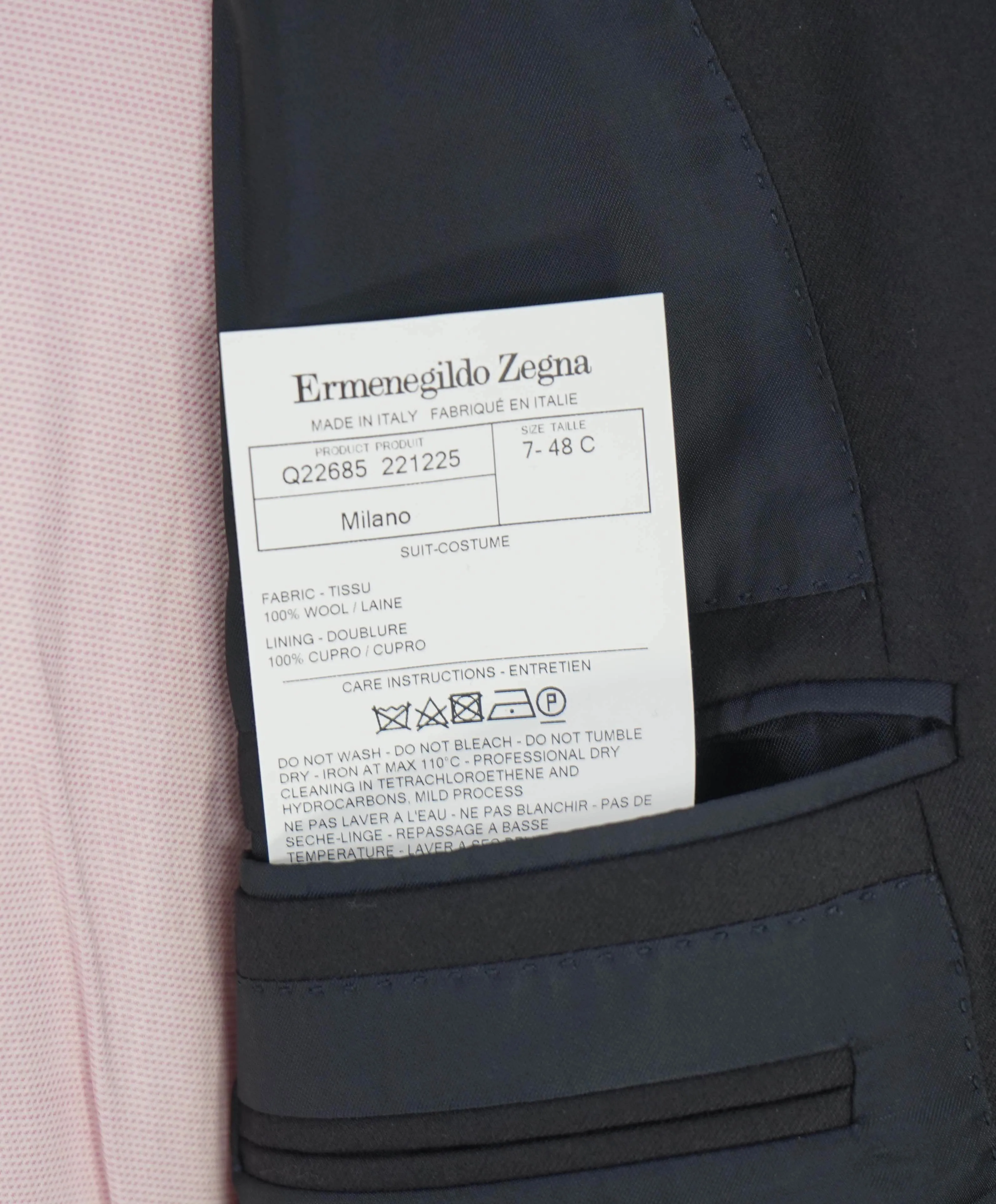 $3,250 ERMENEGILDO ZEGNA -"TROFEO" Navy Blue Solid Blazer - 38S