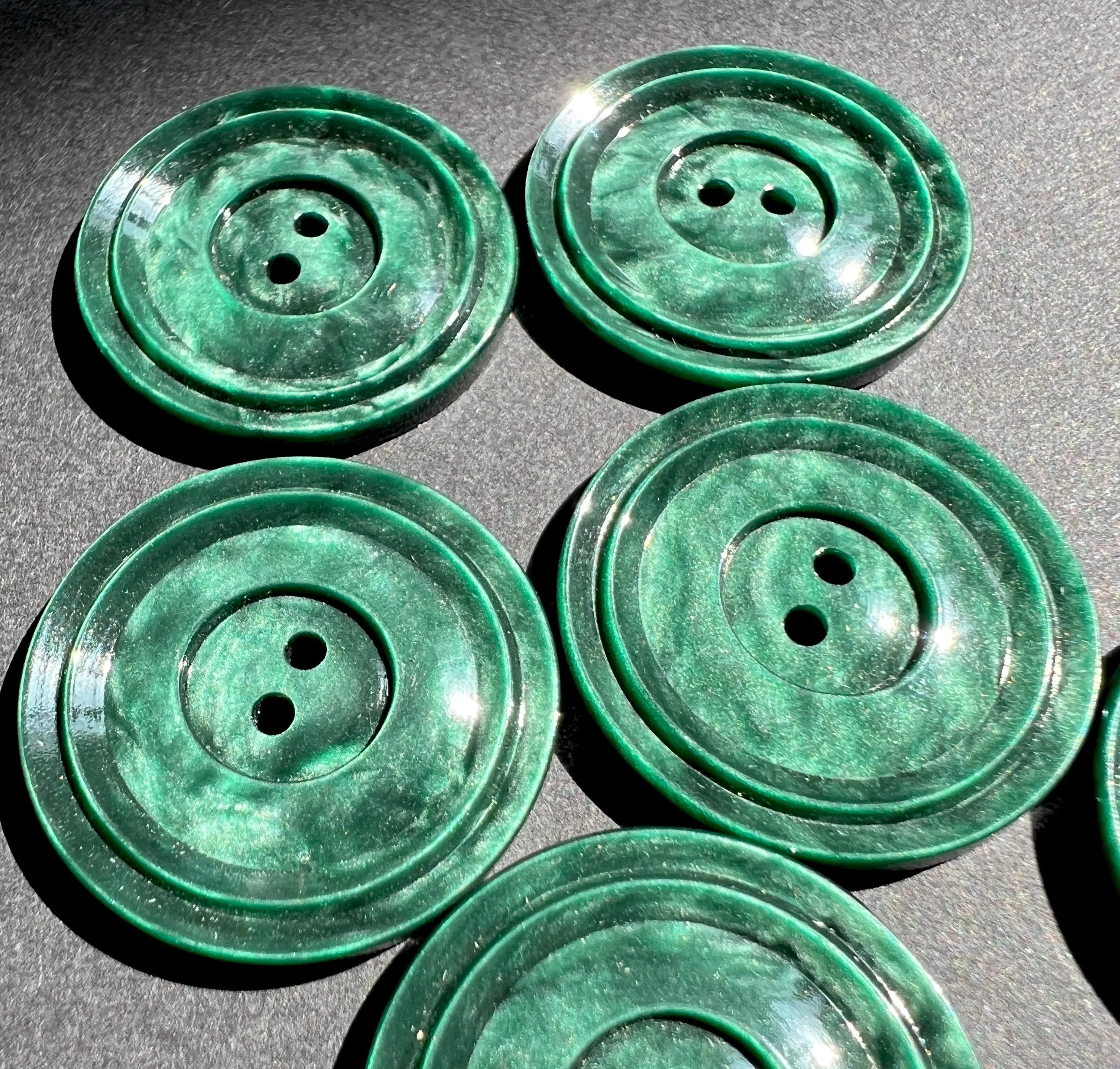 6 x 2.5cm Shiny Seaweed Green Vintage Buttons