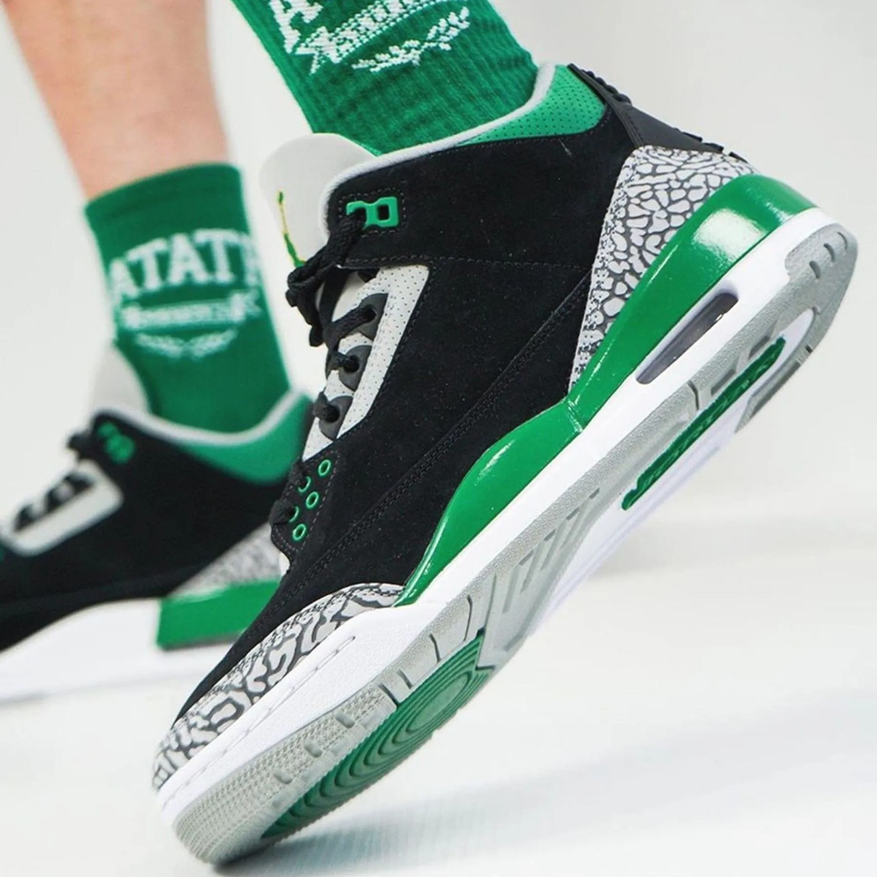 Air Jordan 3 Retro 'Pine Green'